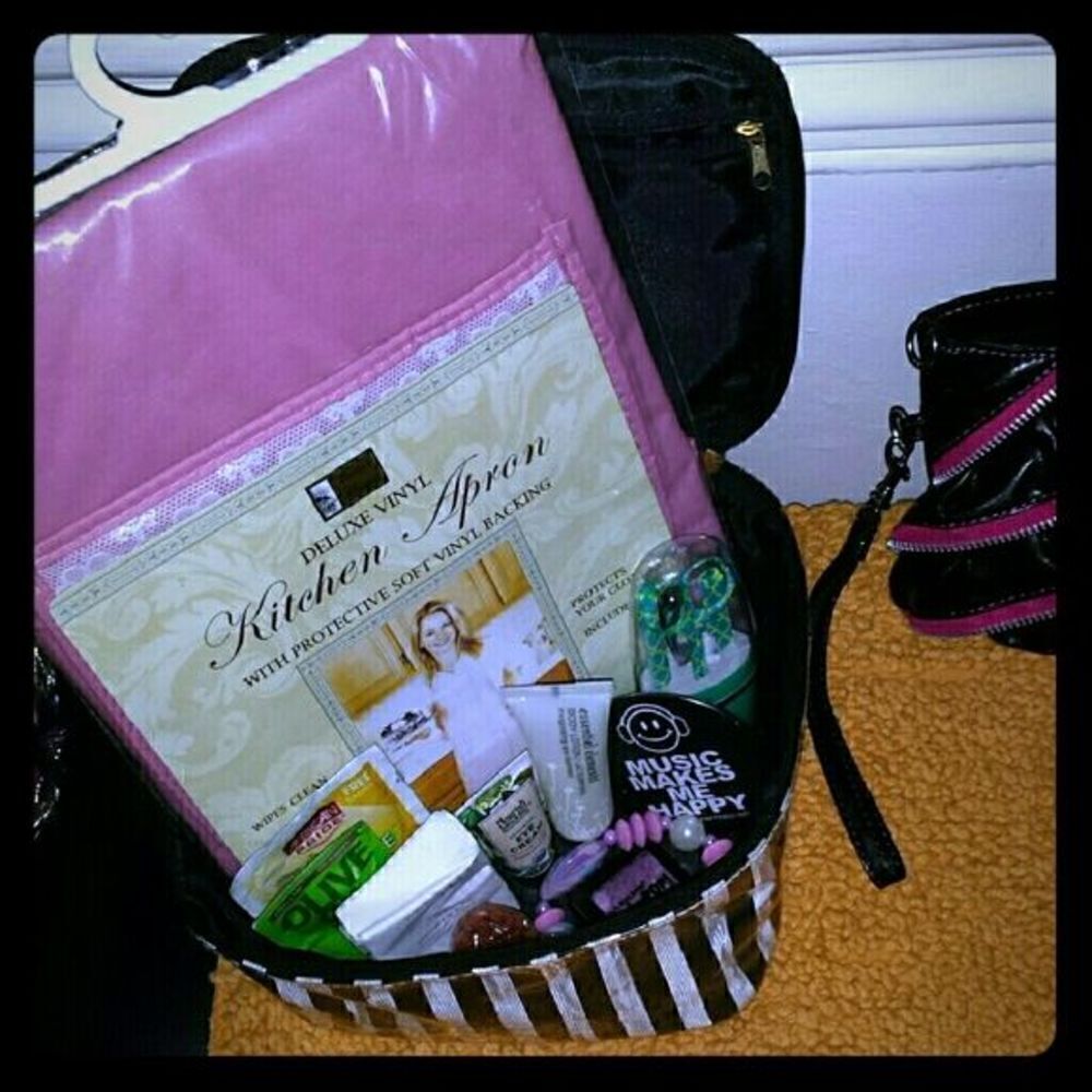 Cleanwear/makeup/accessories basket  